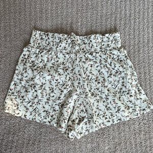 Super comfy floral shorts - with pockets!